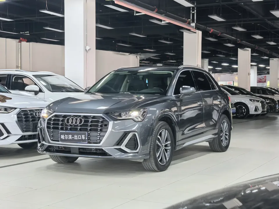 Audi Q3 Q3 2022 Audi Q3 2022 35 TFSI Fashionable and Dynamic 2022 — photo 1, buy with delivery to Moscow