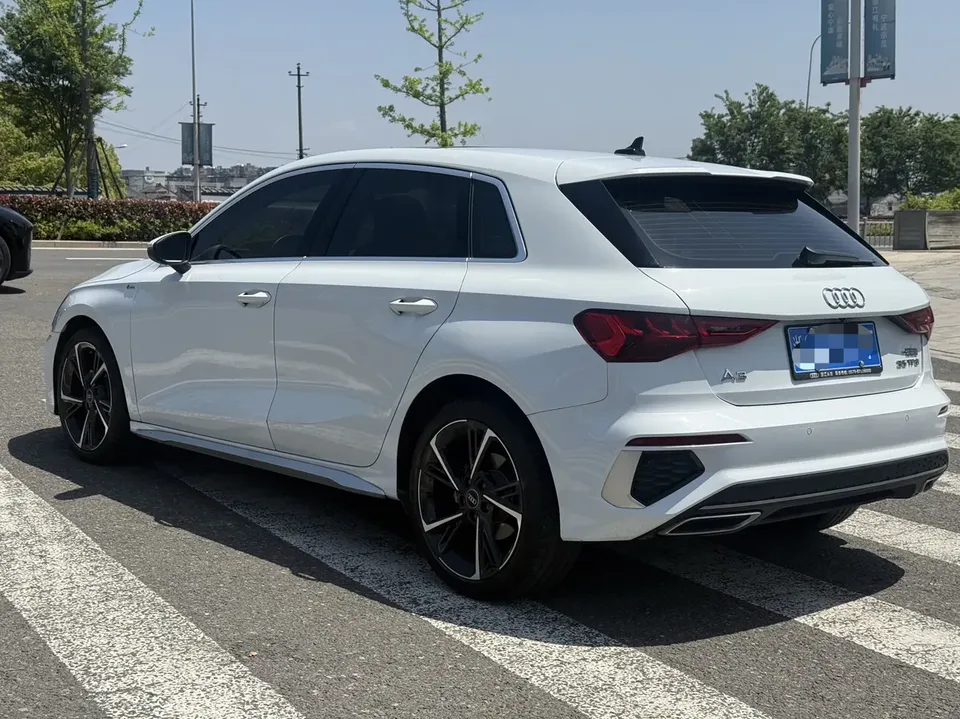 Audi A3 facelift Sportback 35 TFSI stylish and sporty 2023 — миниатюра 4