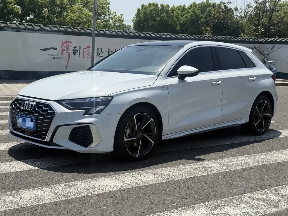 Audi A3 facelift Sportback 35 TFSI stylish and sporty 2023 — фото 1, купить с доставкой в Москву