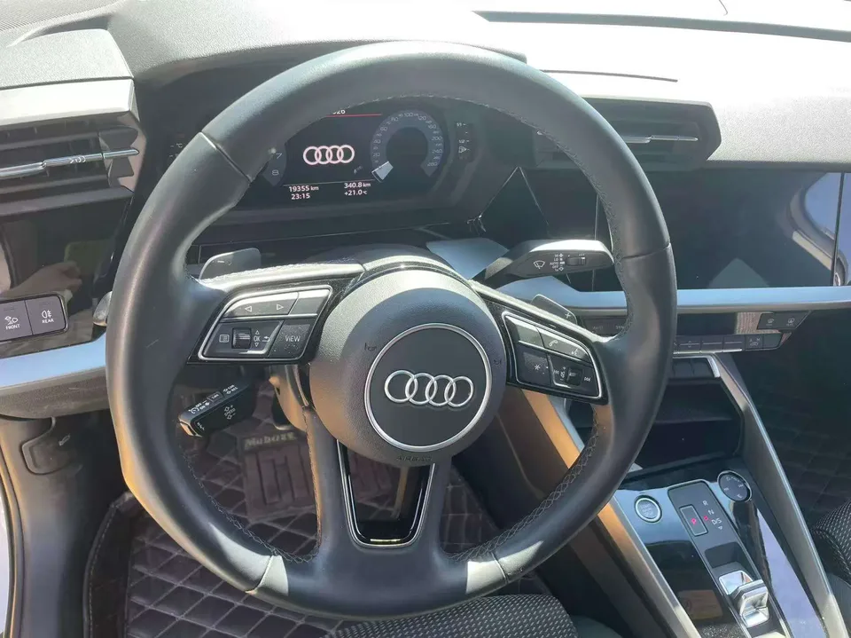 Audi A3 Sportback 35 TFSI Aggressive Sports 2023 — миниатюра 5