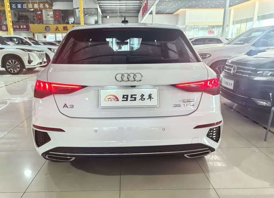 Audi A3 Sportback 35 TFSI Aggressive Sports Edition 2023 — миниатюра 2