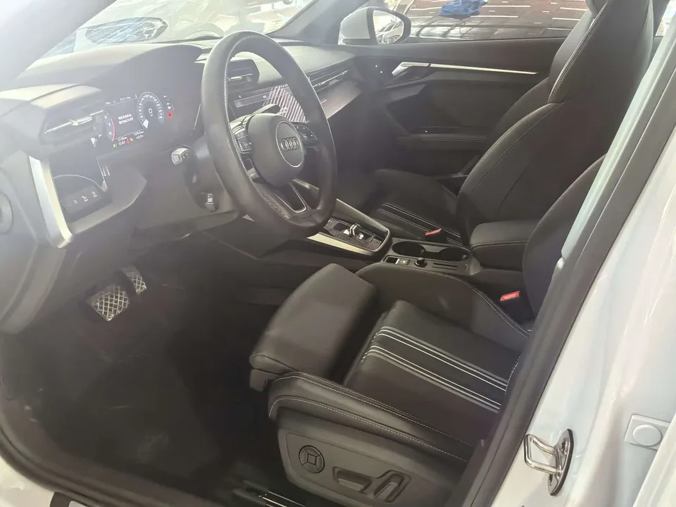 Audi A3 Sportback 35 TFSI Aggressive Sports Edition 2023 — миниатюра 3