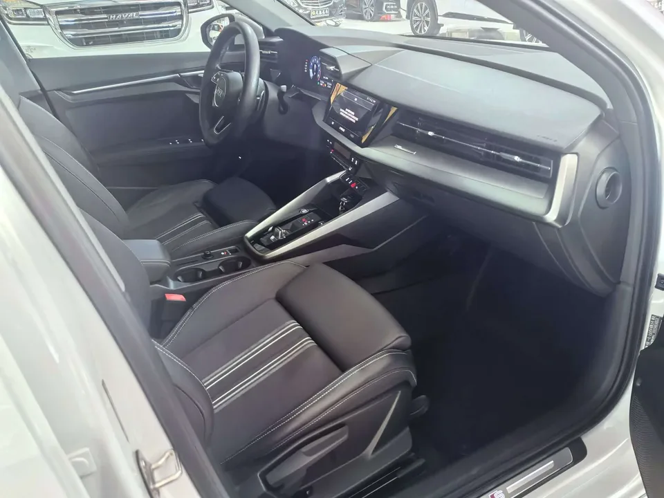 Audi A3 Sportback 35 TFSI Aggressive Sports Edition 2023 — миниатюра 5