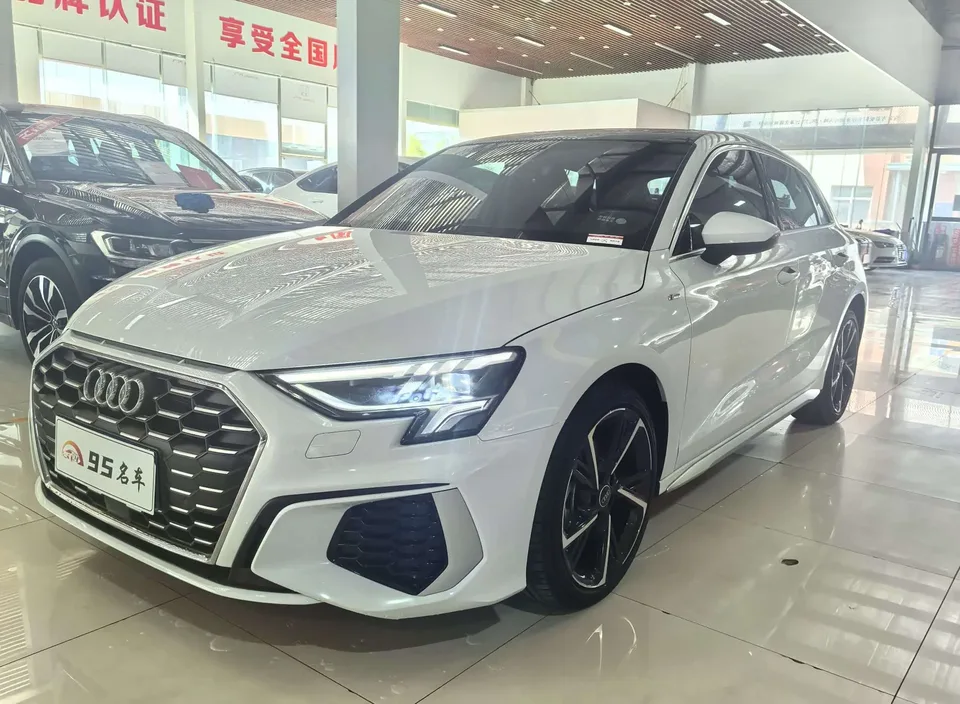 Audi A3 Sportback 35 TFSI Aggressive Sports Edition 2023 — фото 1, купить с доставкой в Москву