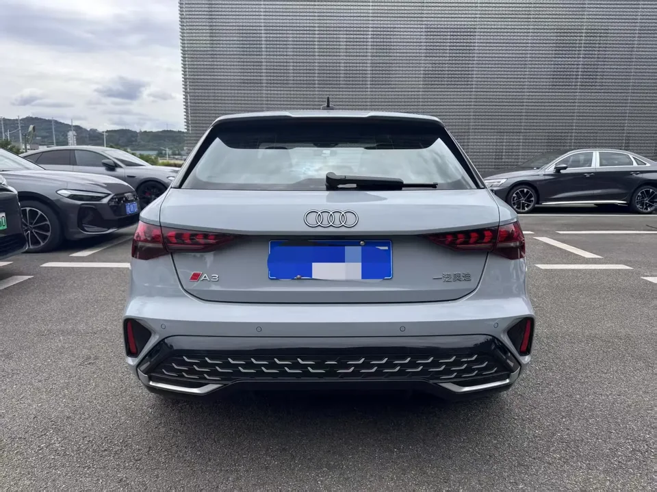 Audi A3 A3 2025 Audi A3 2025 Sportback 35 TFSI Flying Spur Premium Edition 2025 — thumbnail 4