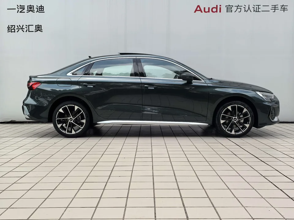 Audi A3 Audi A3 2025 A3L Limousine 35 TFSI Flying Spur Premium Edition 2026 — миниатюра 2