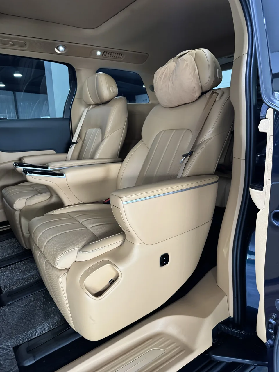 Voyah Lantu Dreamer PHEV Lantu Dreamer PHEV 2025 Four-wheel drive premium Kunpeng version 2024 — thumbnail 2