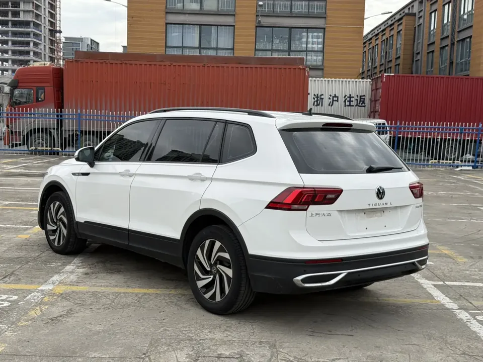 Volkswagen Tiguan L Tiguan L 2022 330TSI Automatic 2WD Comfort Edition 2022 — миниатюра 4