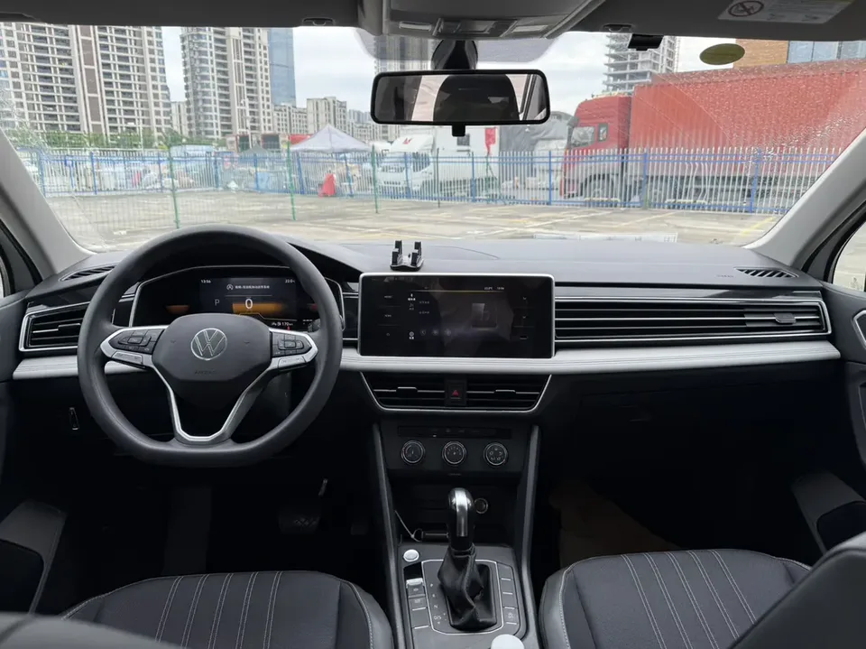 Volkswagen Tiguan L Tiguan L 2022 330TSI Automatic 2WD Comfort Edition 2022 — миниатюра 5
