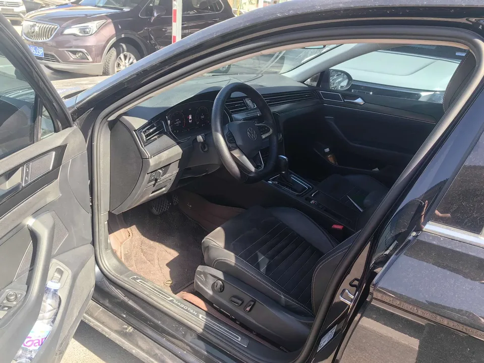 Volkswagen Magotan 330TSI DSG 30th Anniversary Edition 2022 — миниатюра 4