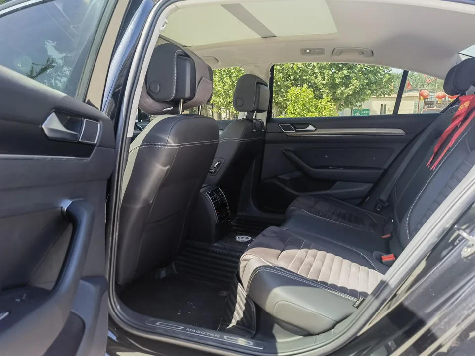 Volkswagen Magotan 330TSI DSG 30th Anniversary Edition 2022 — миниатюра 3