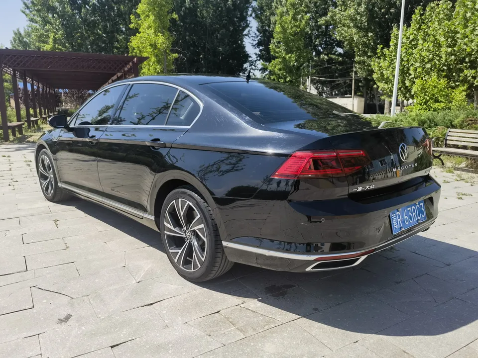 Volkswagen Magotan 330TSI DSG 30th Anniversary Edition 2022 — миниатюра 4
