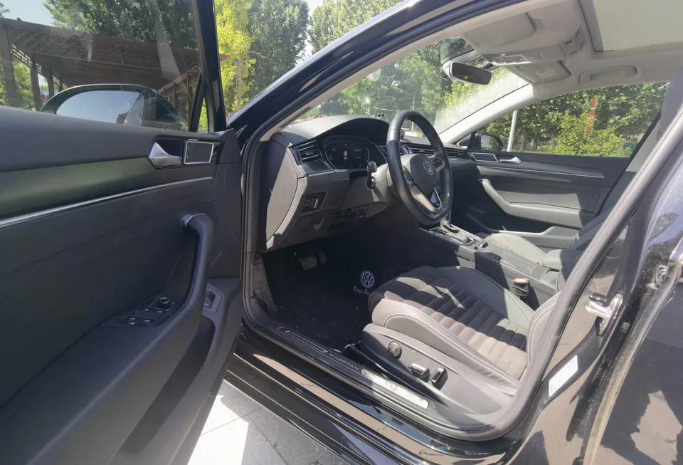 Volkswagen Magotan 330TSI DSG 30th Anniversary Edition 2022 — миниатюра 5