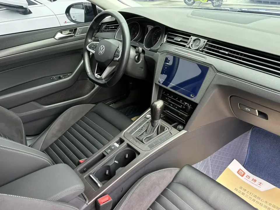Volkswagen Magotan 330TSI DSG 30th Anniversary Edition 2022 — миниатюра 3