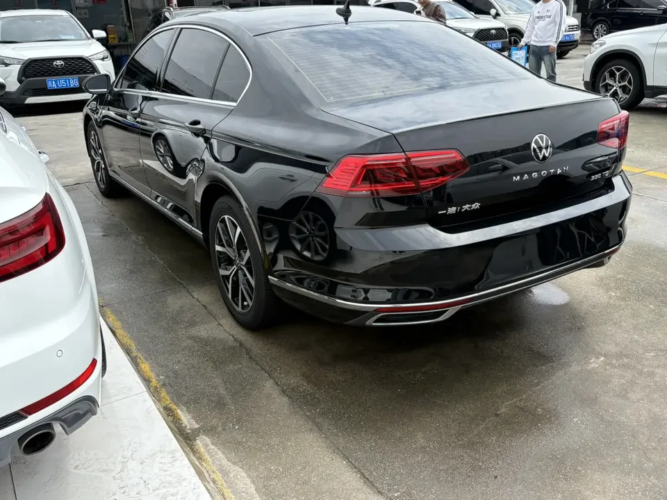 Volkswagen Magotan 330TSI DSG 30th Anniversary Edition 2022 — миниатюра 4