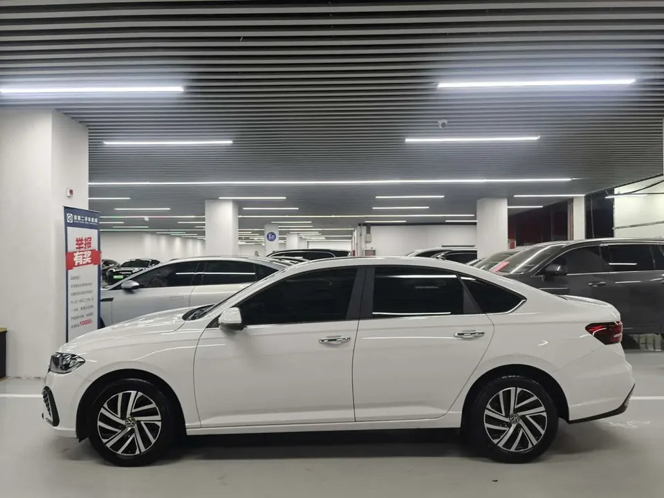 Volkswagen Lavida Lavida 2024 1.5L Automatic Starry Sky Five Million Edition 2025 — миниатюра 3