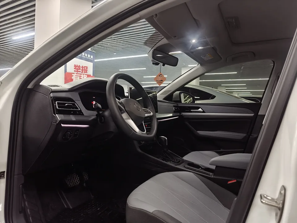 Volkswagen Lavida Lavida 2024 1.5L Automatic Starry Sky Five Million Edition 2025 — миниатюра 4