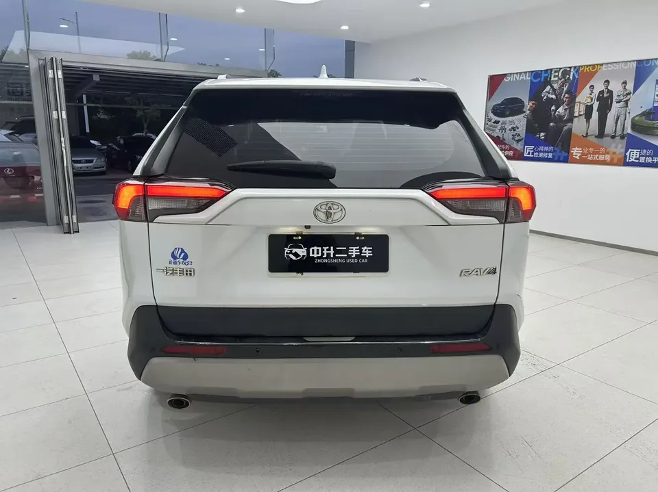 Toyota RAV4 2.0L CVT 2WD Fashion Edition 2023 — миниатюра 2