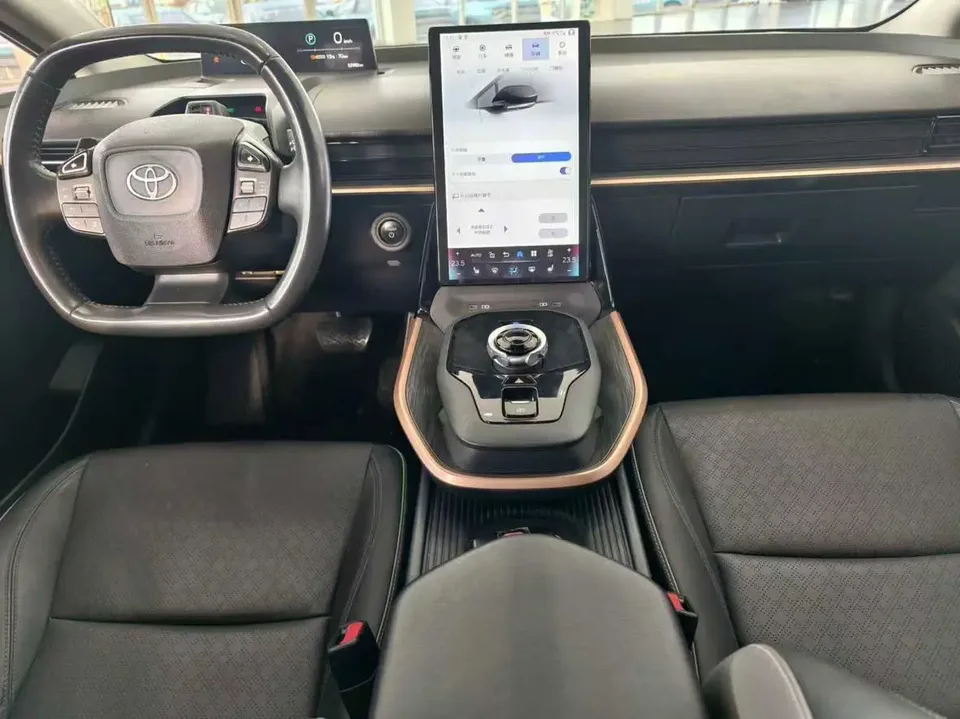 Toyota bZ3 Long Range Premium 2023 — миниатюра 4