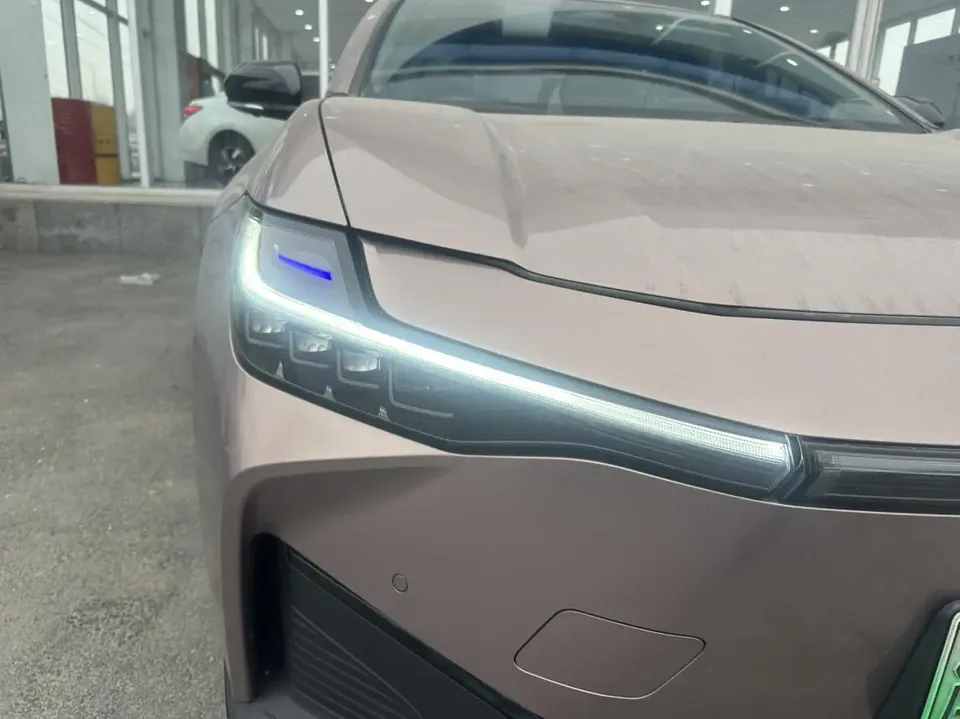 Toyota bZ3 Long Range Premium 2023 — миниатюра 5
