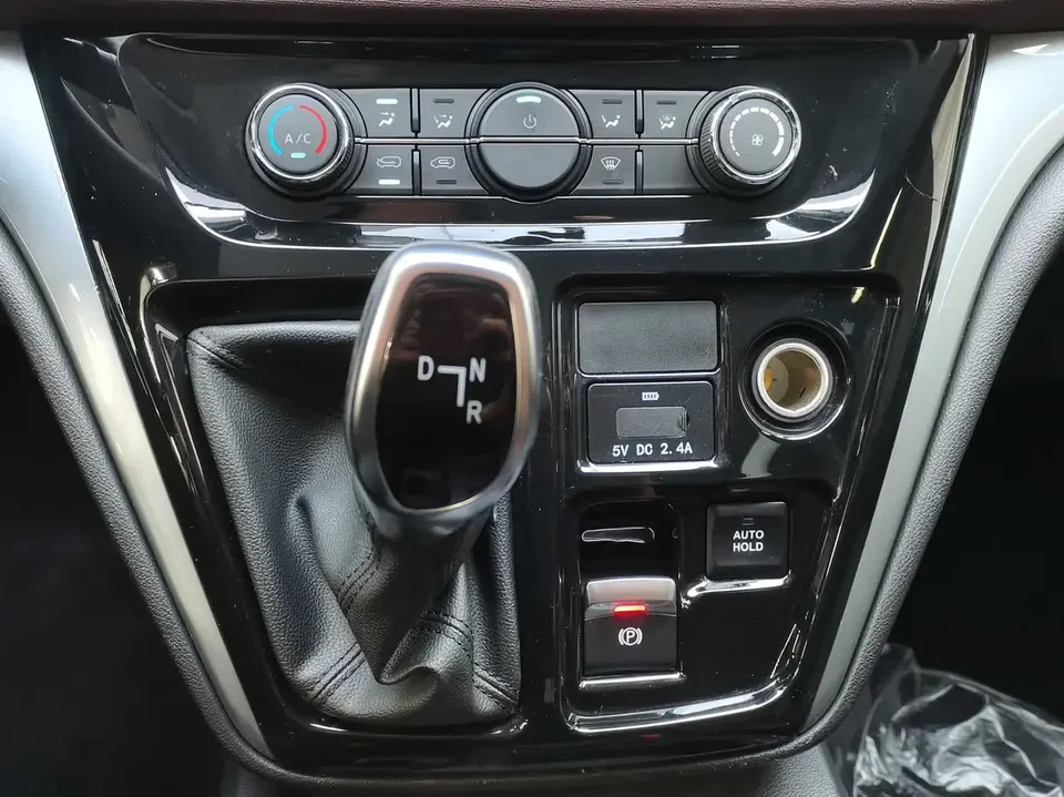 JAC Ruifeng M3 Ruifeng M3 2024 PLUS 2.0L HEV Comfort Edition 2023 — миниатюра 4