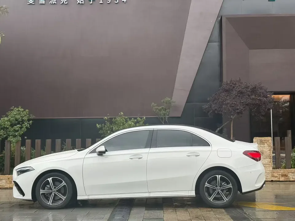Mercedes-Benz Mercedes Benz A Class Mercedes-Benz A-Class 2024 A 200 L Dynamic Edition 2024 — миниатюра 3