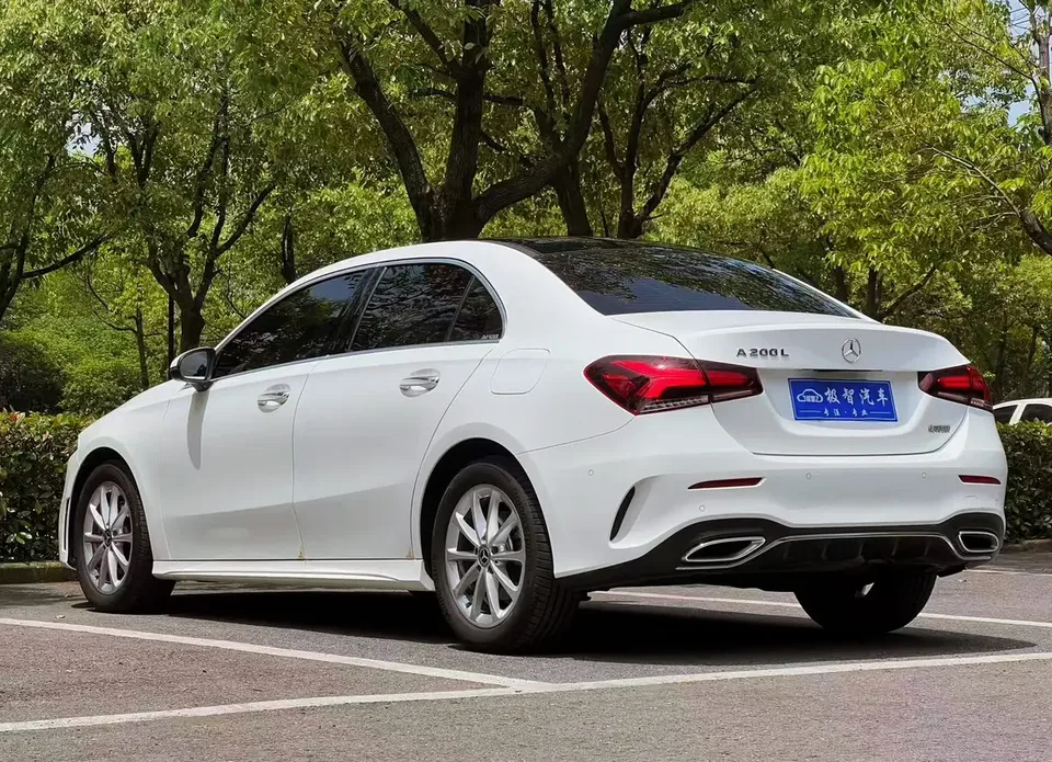 Mercedes-Benz Mercedes Benz A Class second facelift A 200 L sports sedan fashion version 2023 — миниатюра 5