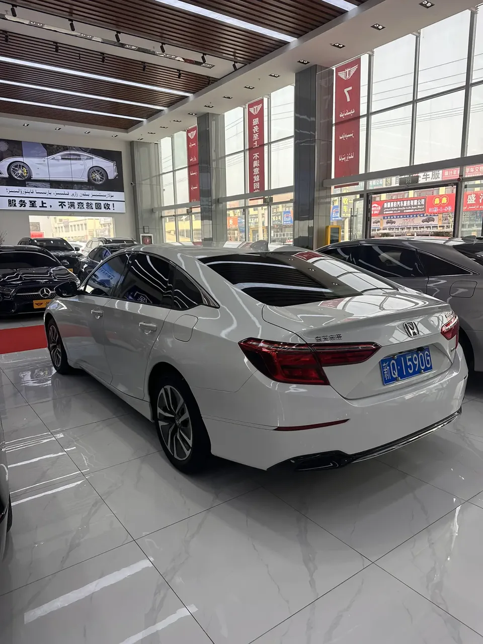 Honda Inspire 2022 Insignia Hybrid 2.0L Net Smart Edition 2022 — миниатюра 4