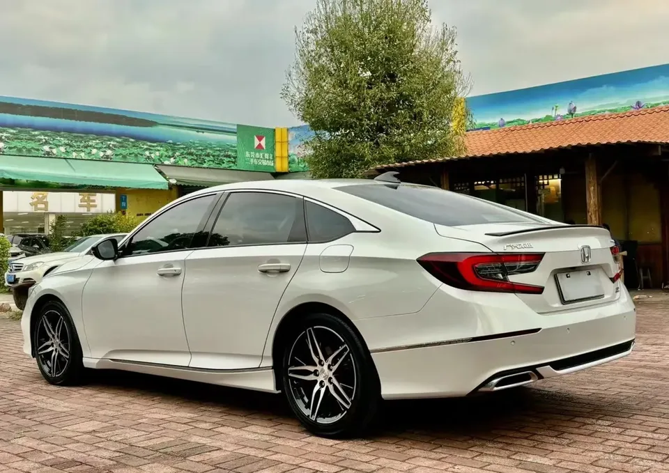 Honda Accord 2022 Accord 260TURBO Fantasy Night Premium Edition 2022 — миниатюра 4