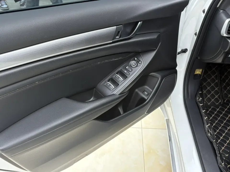Honda Accord 2022 Accord 260TURBO Fantasy Night Premium Edition 2022 — миниатюра 4