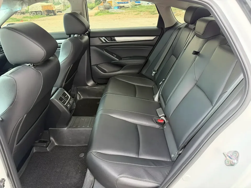 Honda Accord Accord 2022 260TURBO Deluxe Edition 2023 — миниатюра 3