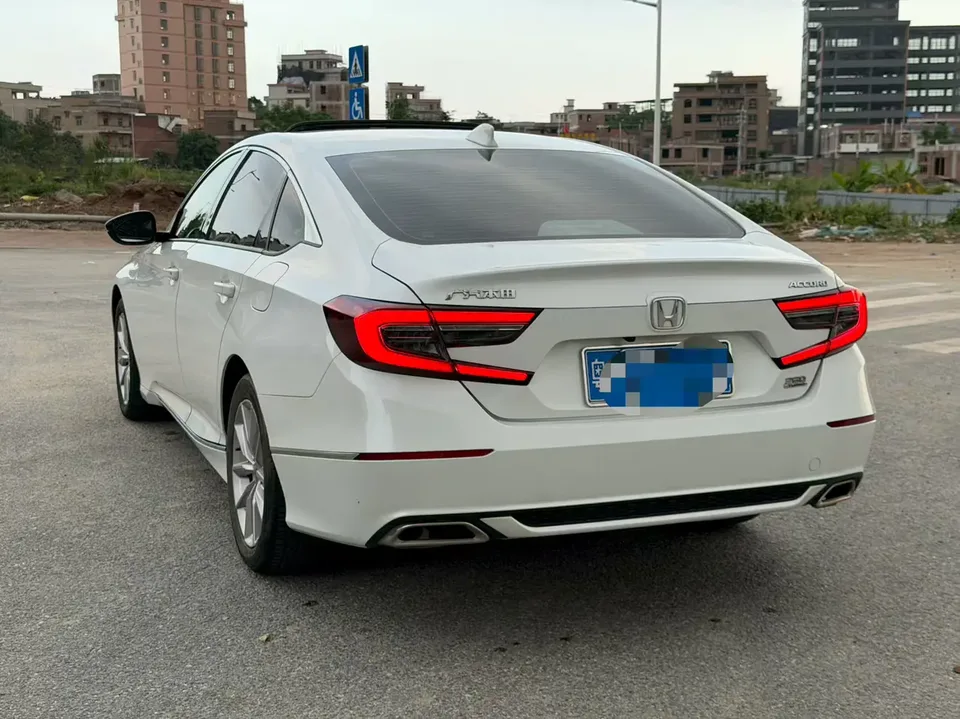 Honda Accord Accord 2022 260TURBO Deluxe Edition 2023 — миниатюра 4
