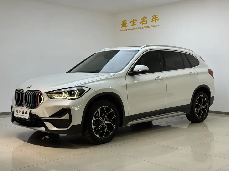 BMW X1 X1 2022 BMW X1 2022 sDrive20Li Exclusive Model 2022 — photo 1, buy with delivery to Moscow