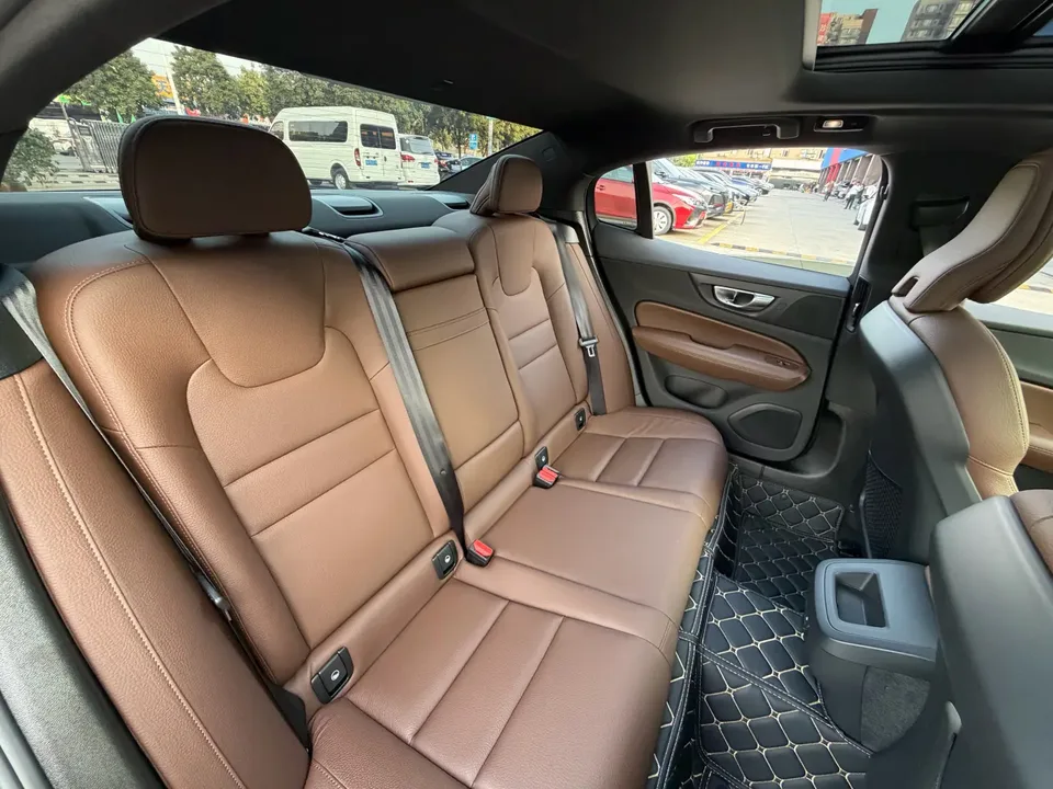Volvo S60 Volvo S60 2025 B4 Zhiyi Luxury Edition 2025 — миниатюра 5