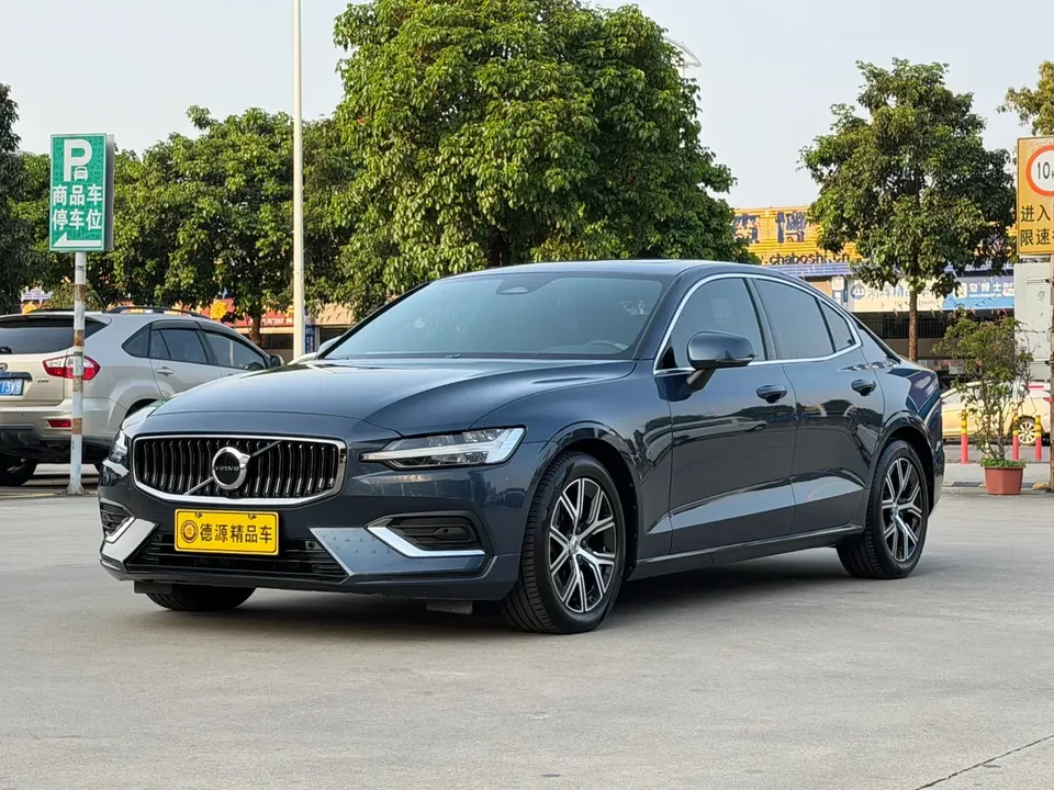 Volvo S60 2025