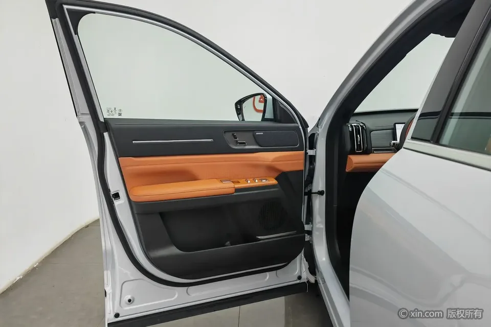 Jietu Shanhai Jetour Mountain & Sea L7 PLUS 220km Five-seat Luxury Edition 2025 — миниатюра 4