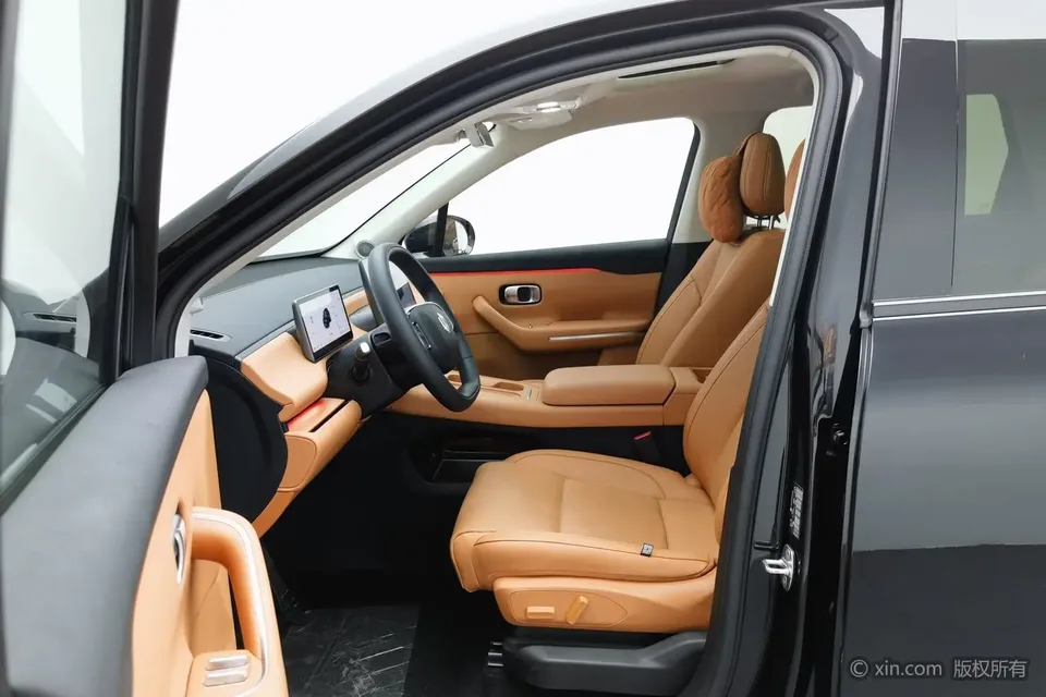 Leapmotor C16 Extended Range 200 Premium Edition 2025 — миниатюра 3