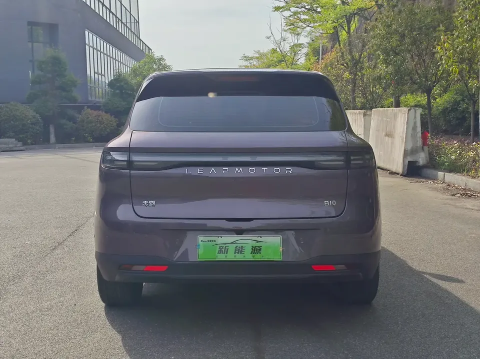 Leapmotor B10 510 Enjoy Edition 2025 — миниатюра 2