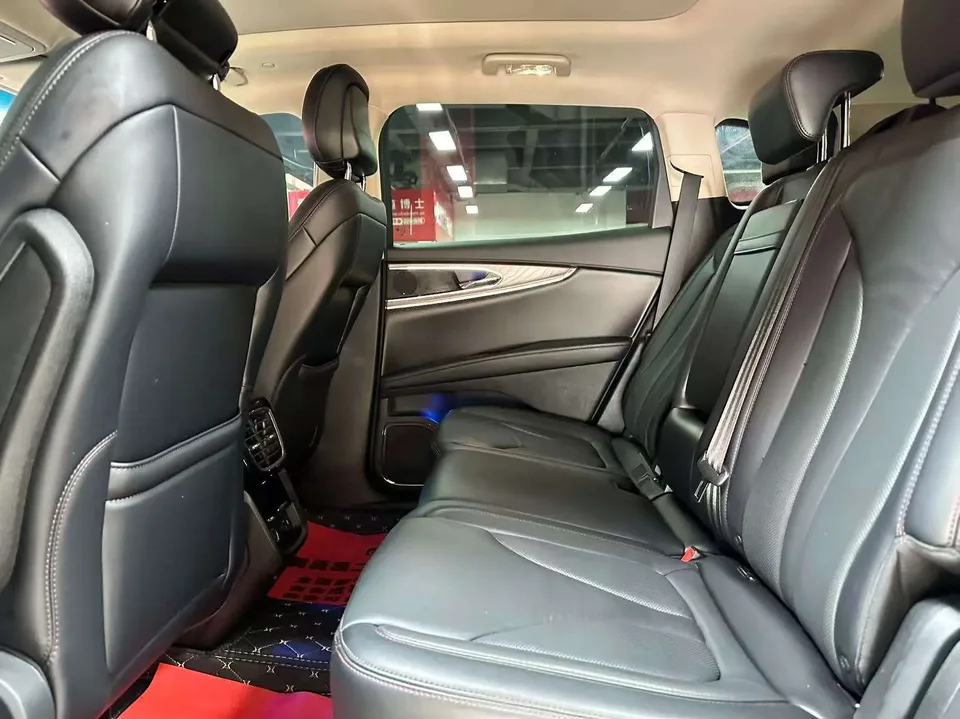 Lincoln Navigator 2.0T 4WD Premium Edition 2022 — миниатюра 3