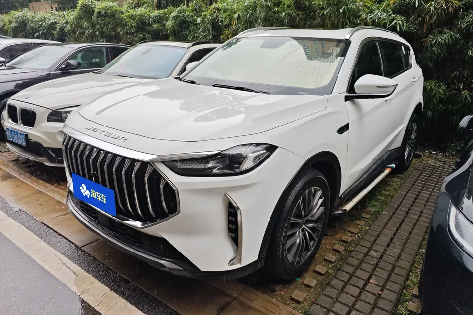 Jetour Jietu X70 PLUS JETOUR X70 PLUS 2023 1.5T DCT Brave PLUS 5-seater 2023 — фото 1, купить с доставкой в Москву