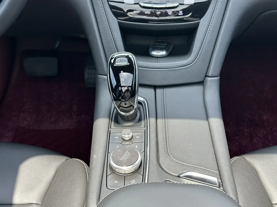 Cadillac XT5 Cadillac XT5 2022 2.0T two-wheel drive luxury model 2022 — миниатюра 5