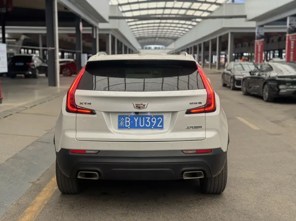 Cadillac XT4 Cadillac XT4 2022 28T two-wheel drive fashion model 2022 — миниатюра 2