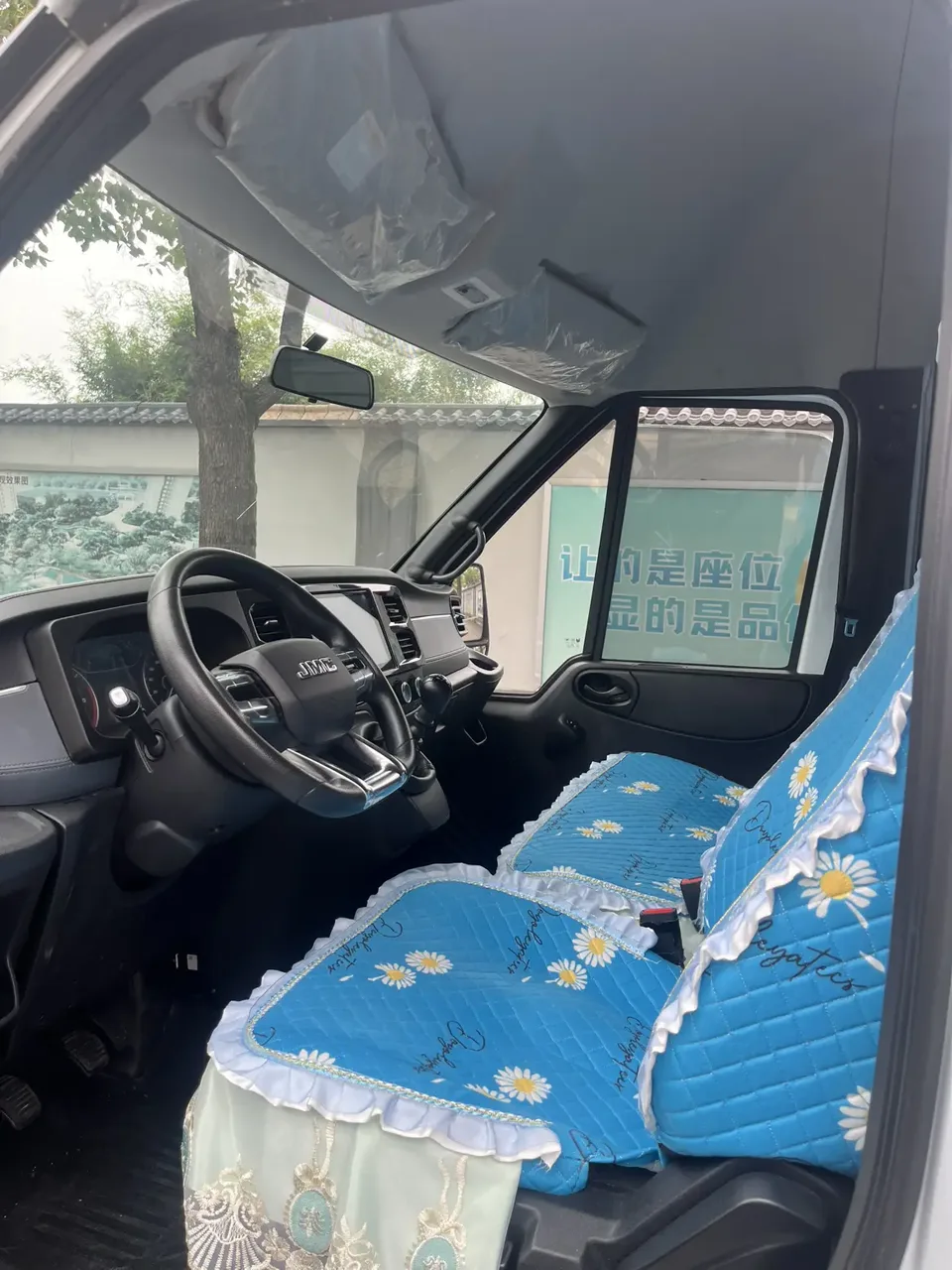 Jiangling Fushun 2.0T automatic diesel mid-axle mid-roof commercial multi-purpose passenger car with 7 seats 2023 — миниатюра 3