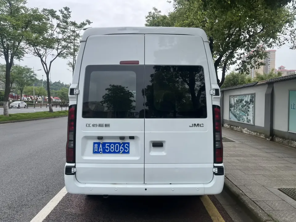 Jiangling Fushun 2.0T automatic diesel mid-axle mid-roof commercial multi-purpose passenger car with 7 seats 2023 — миниатюра 5