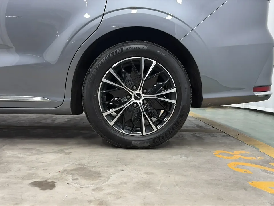 Roewe iMAX8 400TGI Enjoy Edition 2023 — миниатюра 3