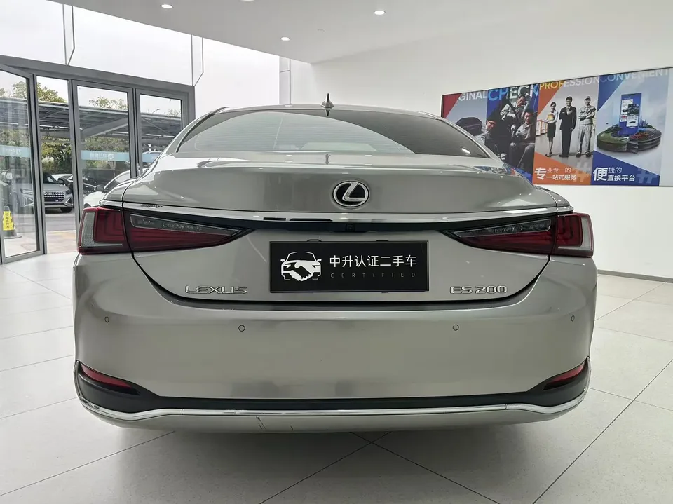 Lexus ES 200 Excellence Edition 2024 — миниатюра 2
