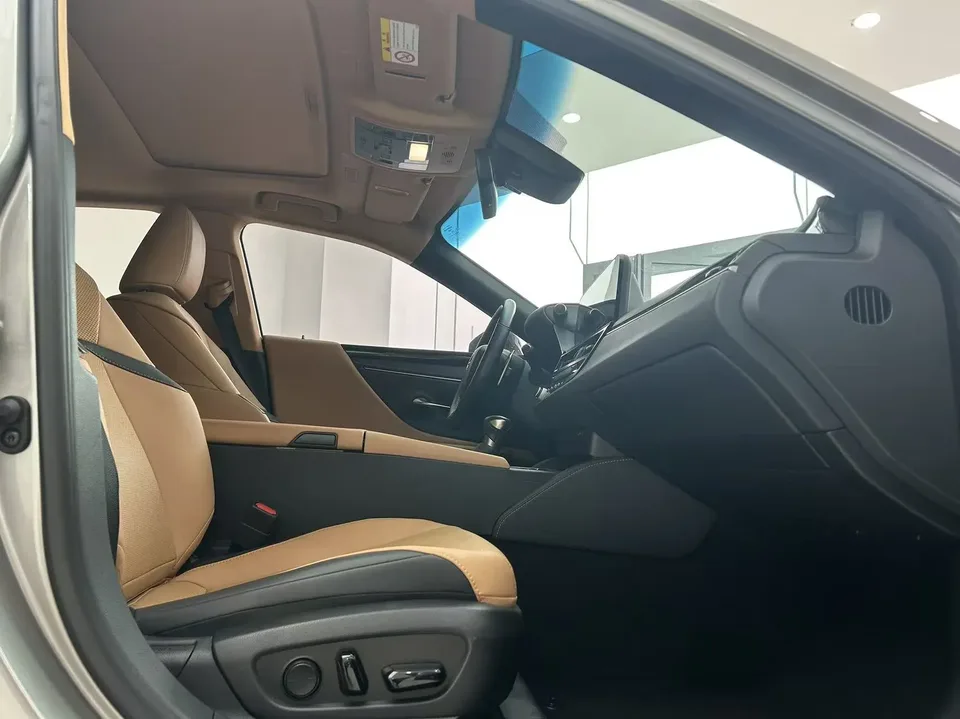 Lexus ES 200 Excellence Edition 2024 — миниатюра 3