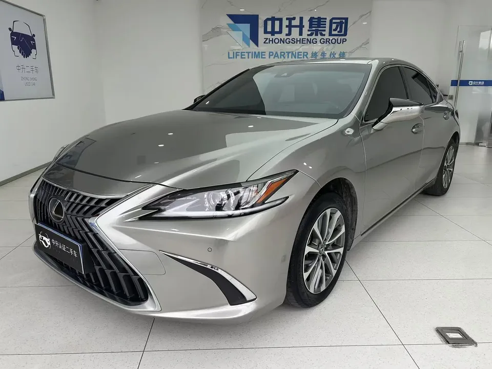 Lexus ES 200 Excellence Edition 2024 — фото 1, купить с доставкой в Москву