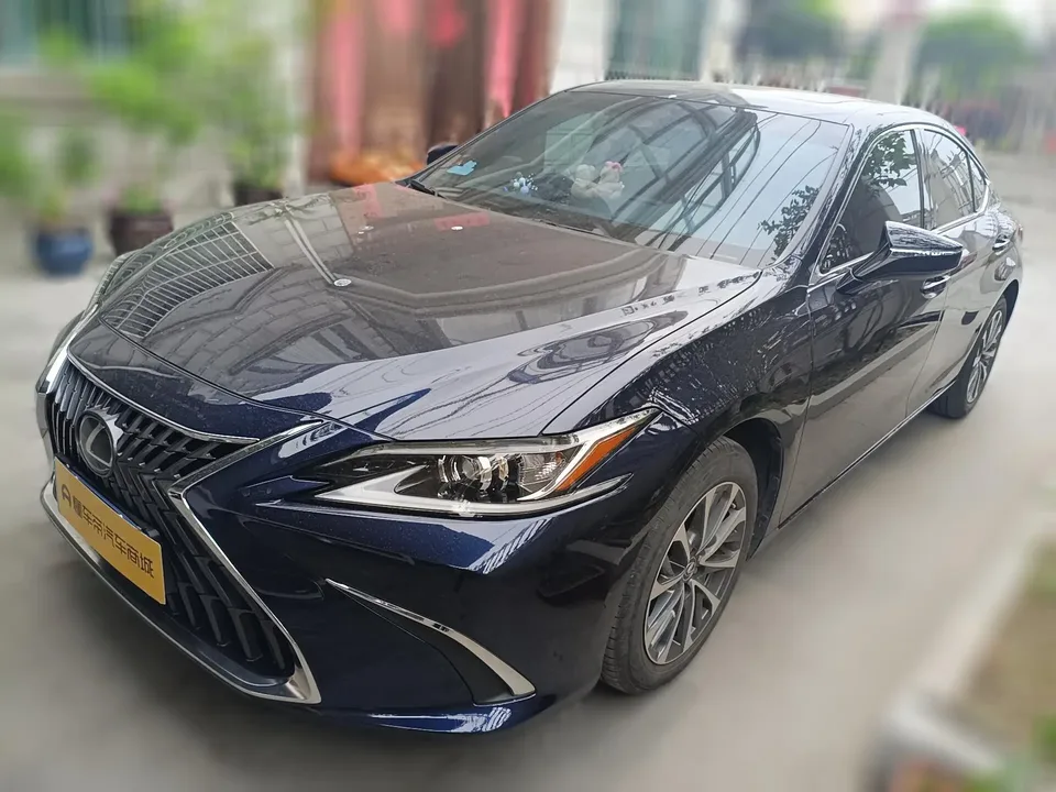Lexus ES 2024