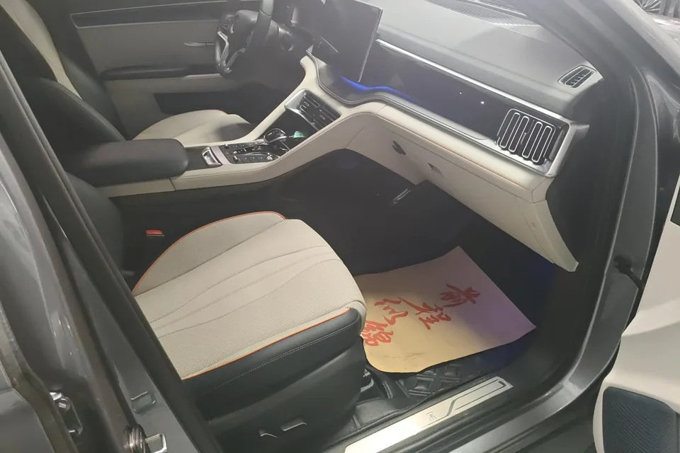 BYD Song PLUS DM DM-i 110KM 2WD Flagship PLUS 2023 — миниатюра 2